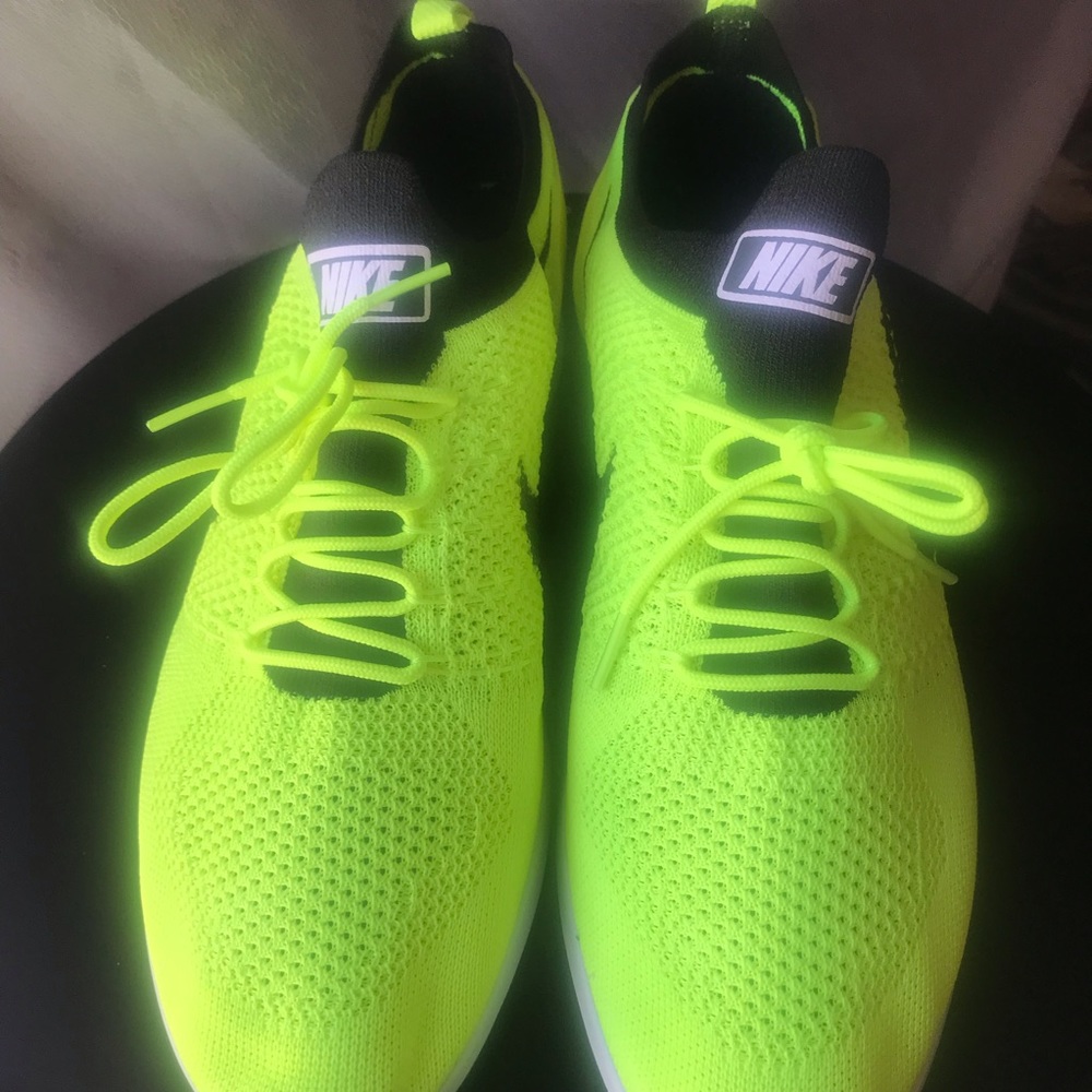 Men’s Nike Air Zoom Mariah Flyknit Racer Volt - Picture 5 of 8